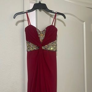 Maroon prom/ wedding guess dress size 3